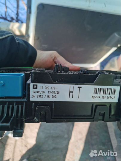 Блок предохранителей салонный Opel Astra H