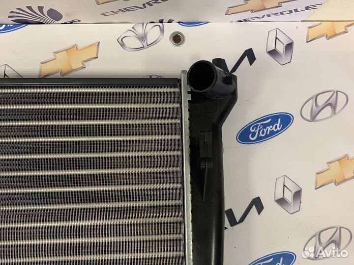 Радиатор охлаждения Kia Ceed (2007-2012) Автомат