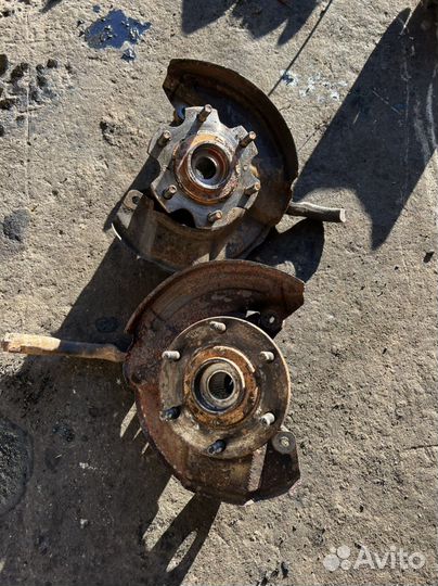 Mitsubishi pajero 3 передний кулак