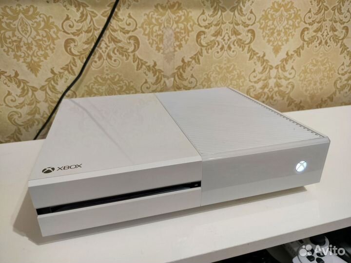 Microsoft Xbox One 500Gb + Игры