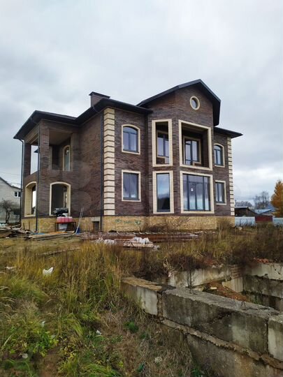 Дом 498 м² на участке 25 сот.