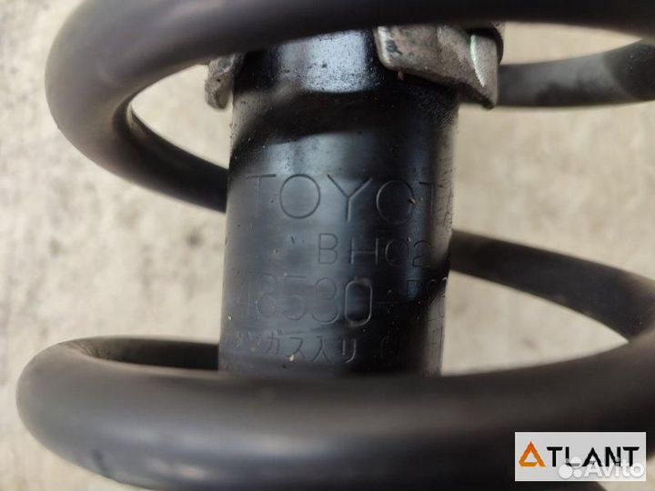 Стойка задняя правая toyota sienta