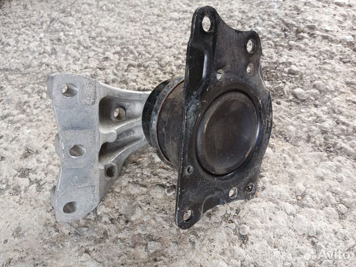 Подушка крепления двигателя Volkswagen Polo 5 612