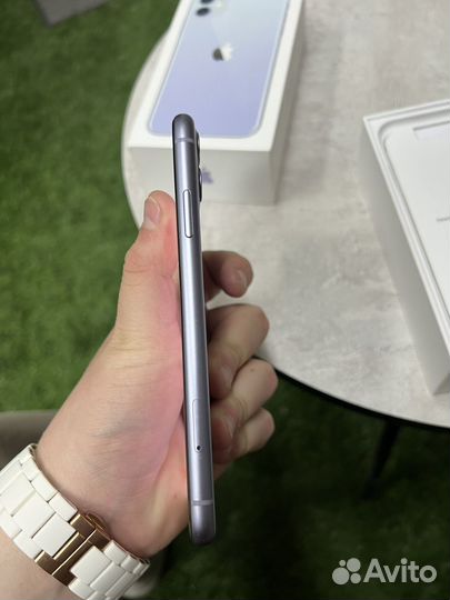 iPhone 11, 64 ГБ