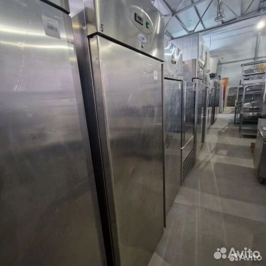 Холодильный шкаф. Выкуп оборудования для кафе ресторана пекарни