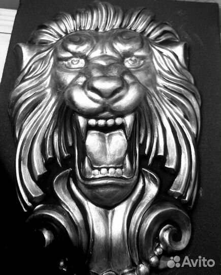 Лев из гипса