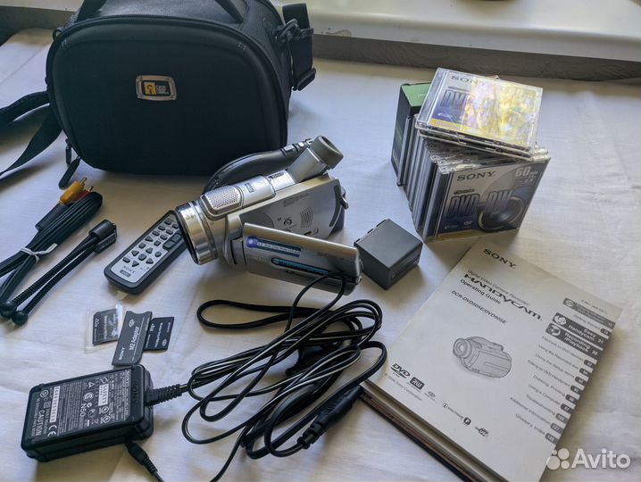 Видеокамера Sony DCR-DVD905