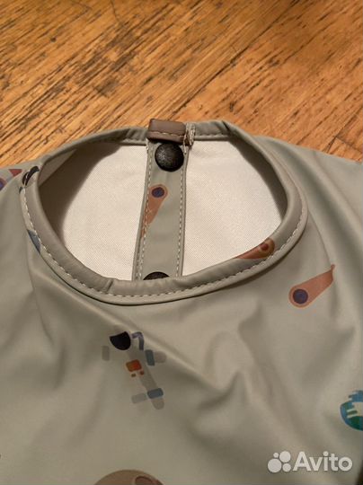 Непромокаемый нагрудник с рукавами и карманом