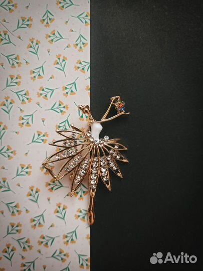 Брошь танцовщица