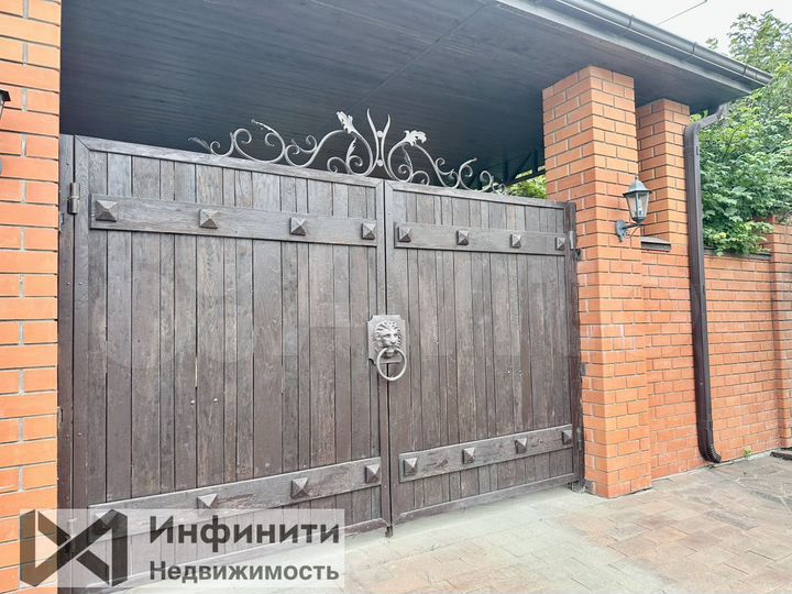 Дом 400 м² на участке 10 сот.