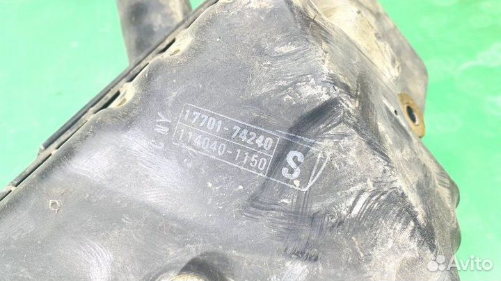 Корпус воздушного фильтра Toyota Carina E седан