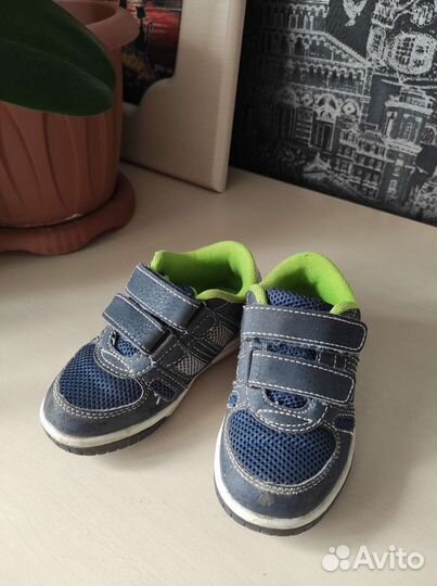 Кроссовки детские 24