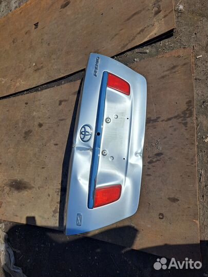 Крышка багажника тайота