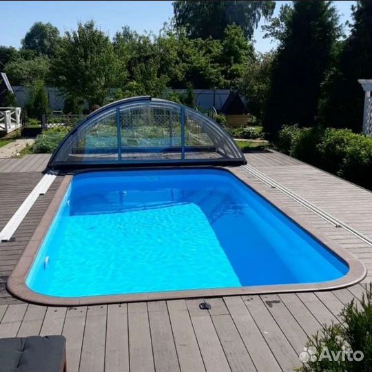 Бассейн с павильоном