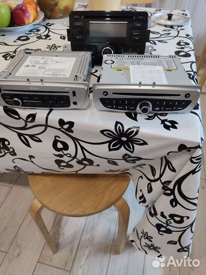 Магнитофон и бортовой компьютер с renault каптюр