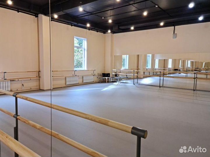 Танцевальный зал в аренду. Ортополы. Паркет