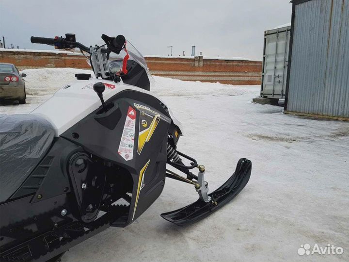 Снегоход Stels Капитан S200 Long витрина