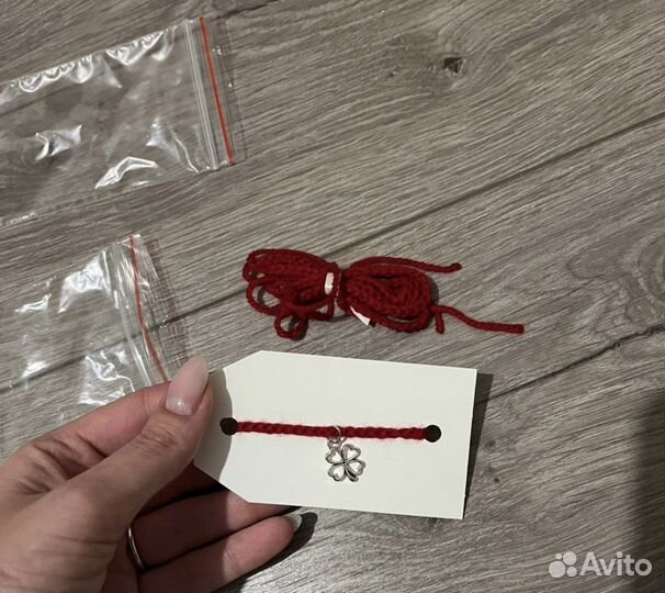 Браслет, красная нить