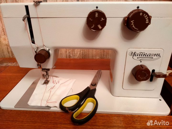 Швейная машина Чайка 143