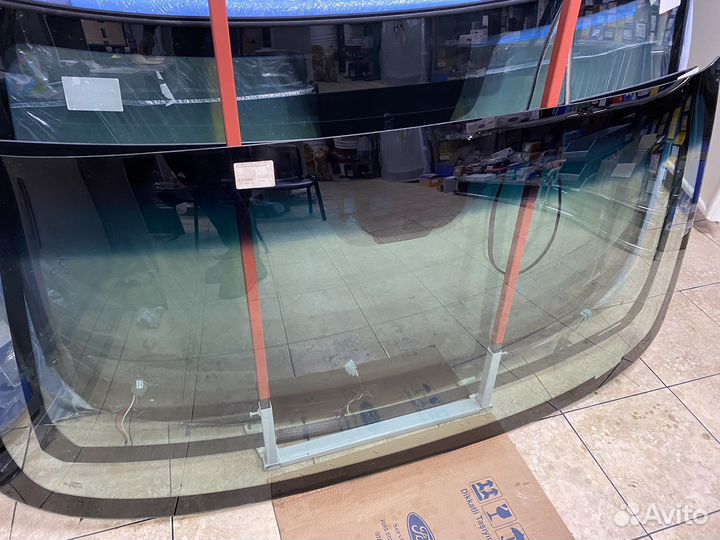 Лобовое стекло Cadillac Escalade 2006-2014