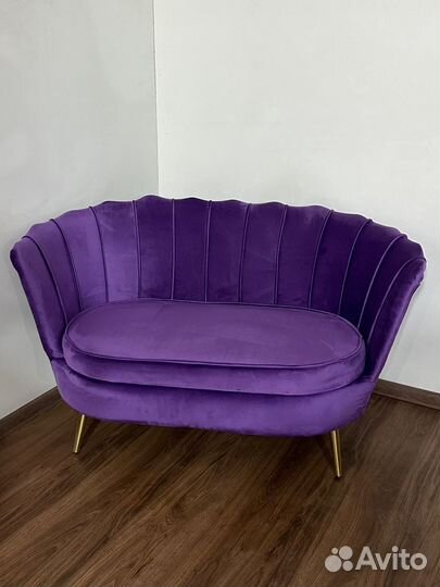 Диван ракушка в зону ожидания. В салон красоты