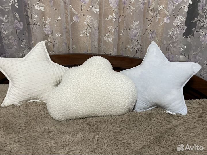Декоративные подушки две звезды и облако бу