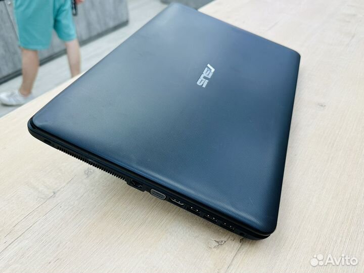 Ноутбук asus 17.3 4 ядра Intel N2940/ 8 RAM/ SSD