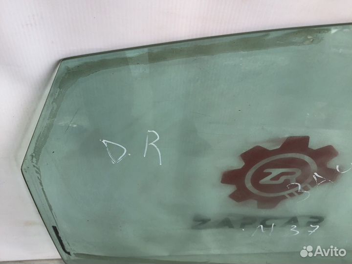 Infiniti Q70/M37 Стекло заднее правое