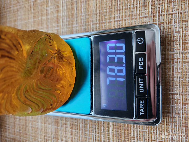 Рыба резьба на янтаре