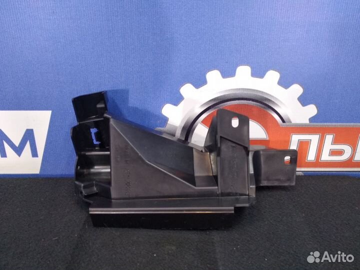 Дефлектор радиатора левый Renault Logan 2 2014 нов