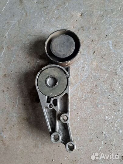 Натяжитель ремня Volkswagen Passat B5