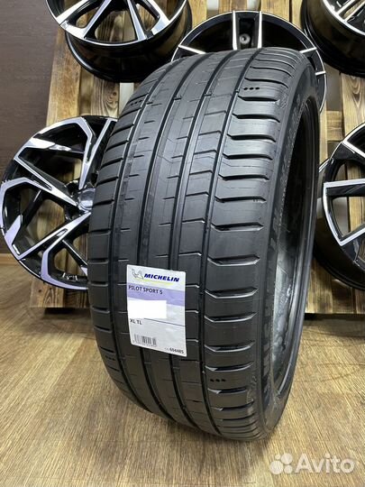 Michelin Pilot Sport 5 245/40 R19 98Y