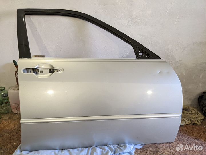 Передняя правая дверь Toyota Altezza