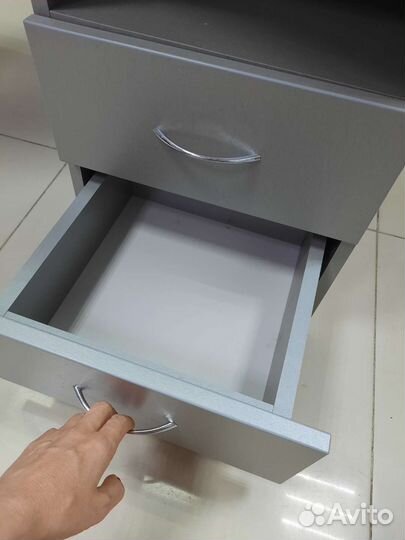 Маникюрный стол с вытяжкой