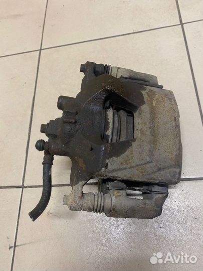 Суппорт передний правый Chevrolet Cruze