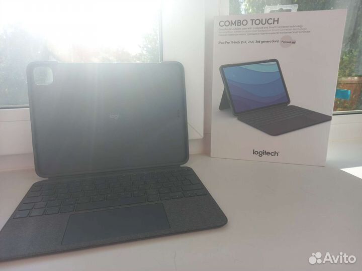 Чехол-Клавиатура Logitech Combo touch iPad pro 11