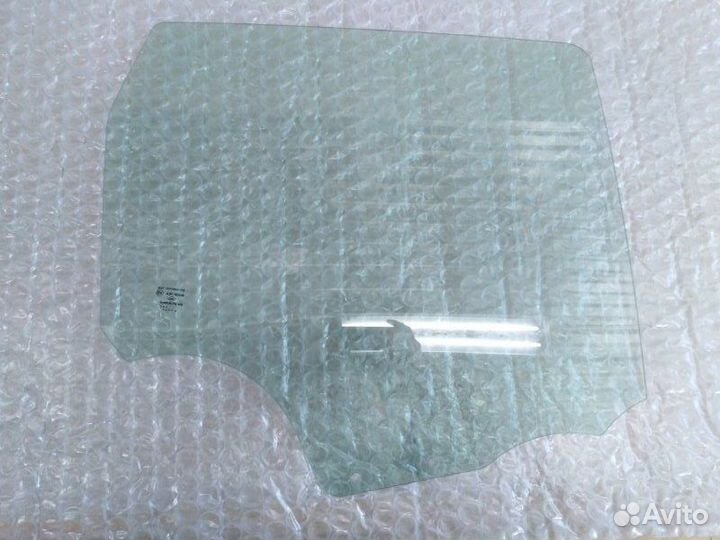 Стекло двери заднее правое Renault Duster 2010