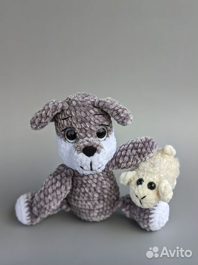 Вязаный волчонок с овечкой игрушка ручной работы