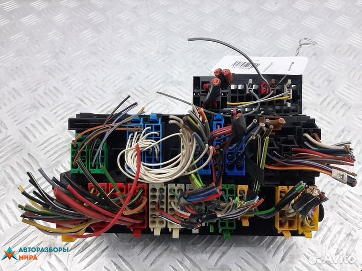 Блок предохранителей Volkswagen Polo 3 1995