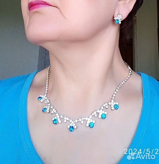 Колье и сережки с синими и прозрачными камнями
