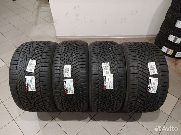 Yokohama BluEarth Winter V905 325/30 R21 и 285/35 R21