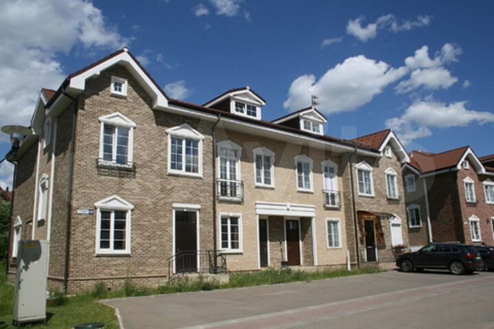 Отдельностоящее здание, 378 м²