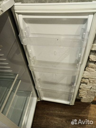 Холодильник неисправный