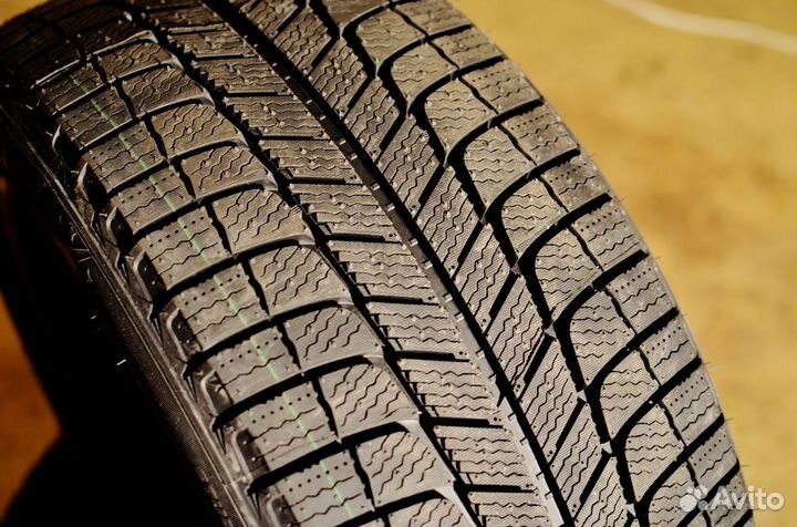 R20 Michelin X-Ice 3 245/45, PCD 5x112 DIA 66.6