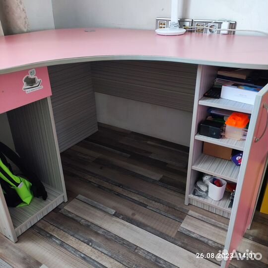 Письменный стол для школьника угловой бу