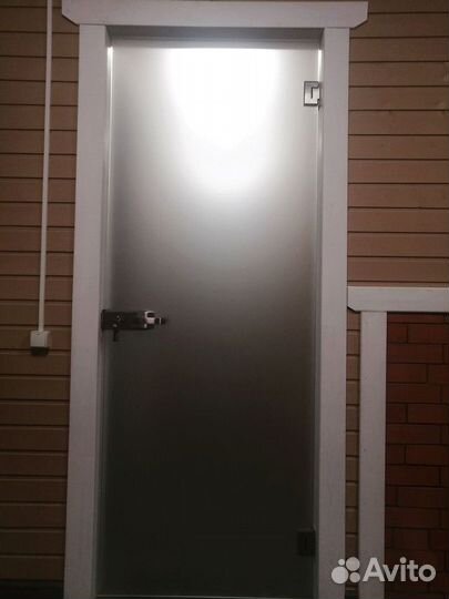 Распашные стеклянные двери