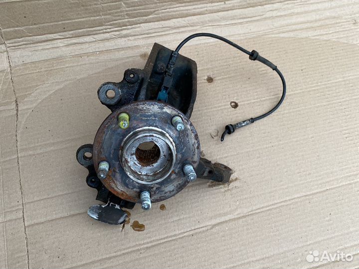 Поворотный кулак передний левый Ford Focus 2