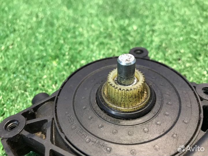 Моторчик стеклоподъемника задний правый Opel Astra