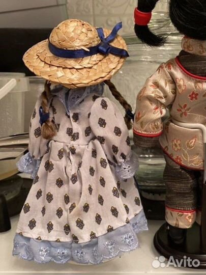 Кукла фарфоровая статуэтка