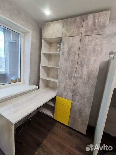 Продам стол с книжным шкафом